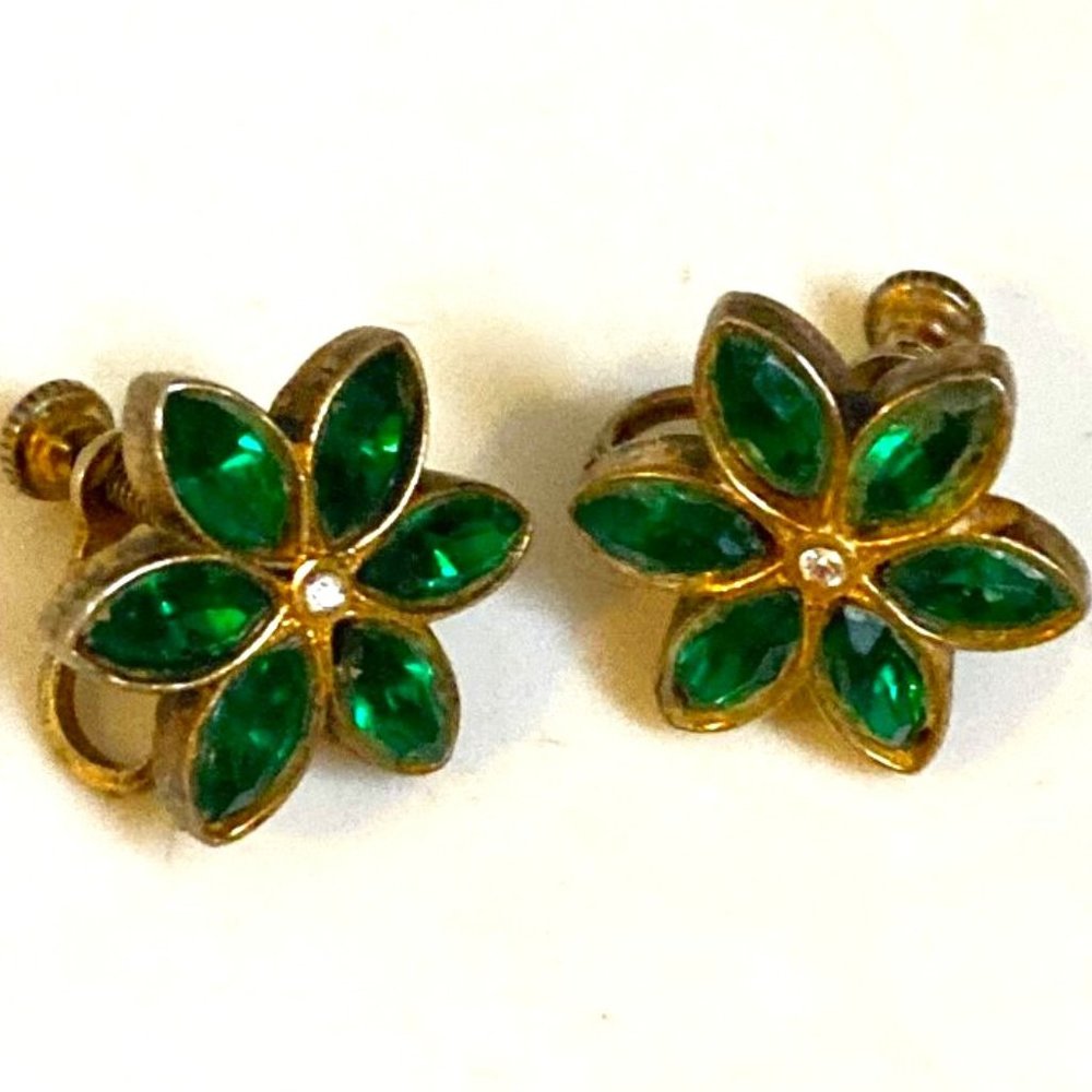 Divine vintage emerald green earrings in sterling and glass